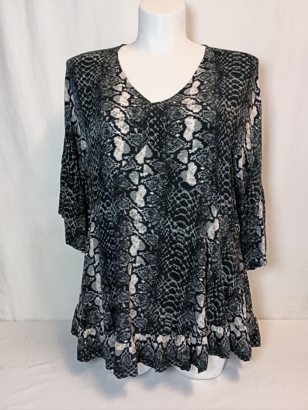 Avenue Women’s Plus Size 18/20 Snakeskin Print Tunic Blouse Flare Sleeve